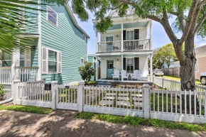 Historic Galveston Home Walk to The Strand!